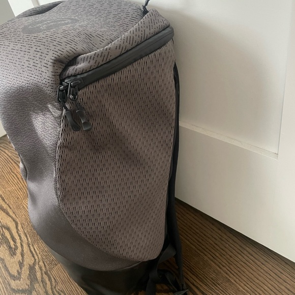 BRAND NEW one of a kind lululemon backpack - Picture 2 of 5